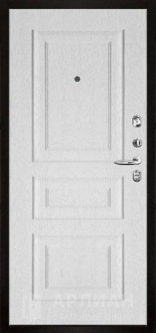 Фото №2 «Входная белая дверь с отделкой "волна" с верхним и нижним замками №16»